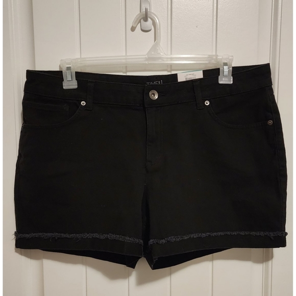 Time and Tru black jean denim shorts NEW NWT size 18 fits like 16 - Picture 1 of 3